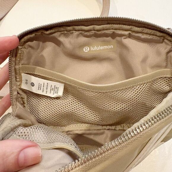 Lululemon Everywhere Belt Bag Convertible Fanny Pack Tan Travel Crossbody - Picture 3 of 6